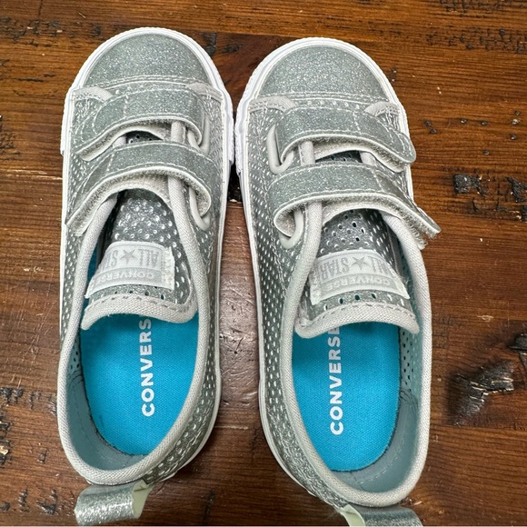 Converse NIB Silver Glitter LIMITED EDITION Velcro Sneakers Toddler Kids Size 10 - Picture 3 of 10
